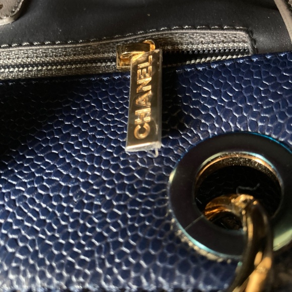 Chanel Petite Shopping Tote PST - Picture 3 of 13